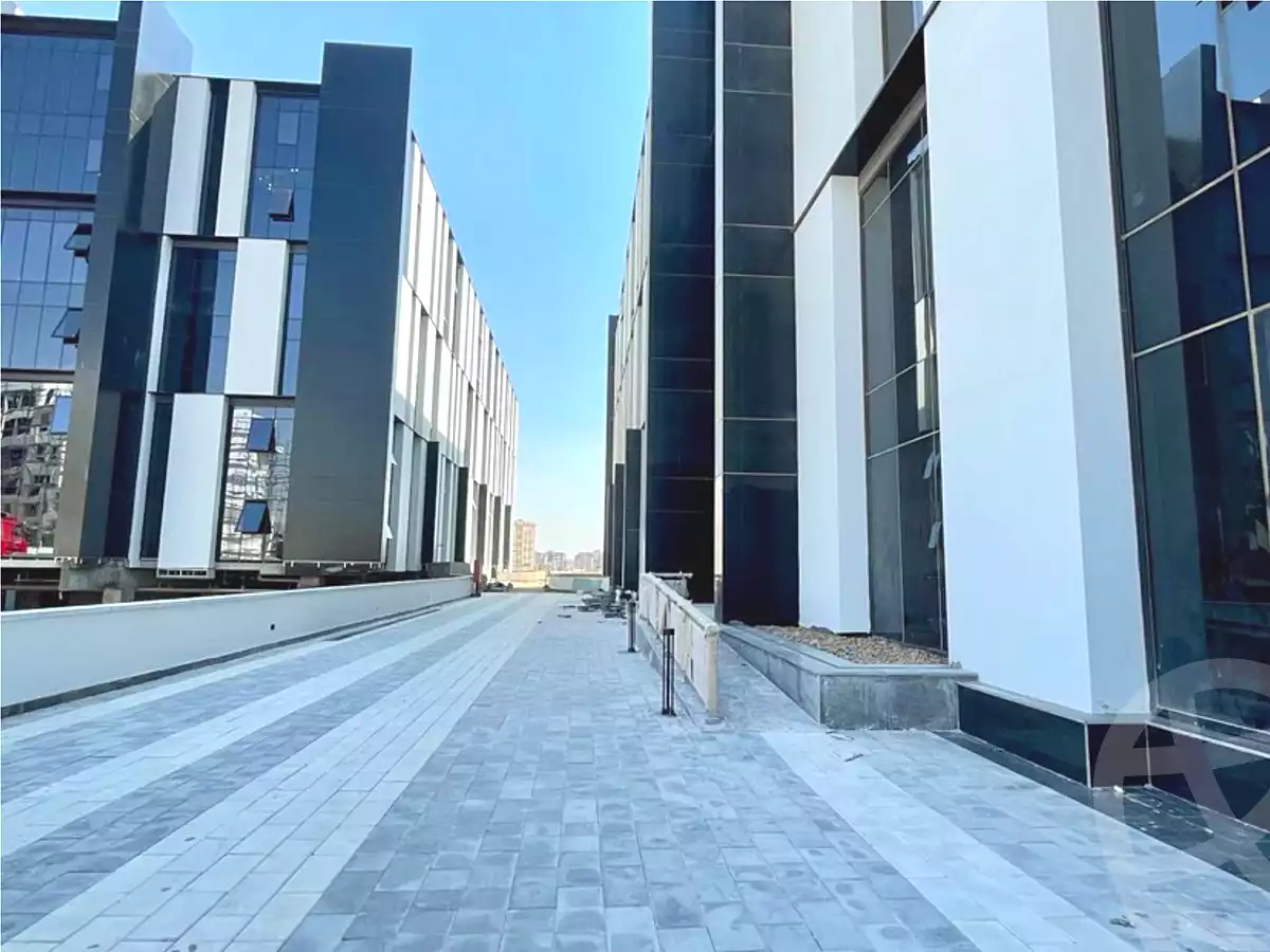 https://aqarmap.com.eg/ar/listing/7303141-for-sale-cairo-new-cairo-compounds-hyde-park-business-district