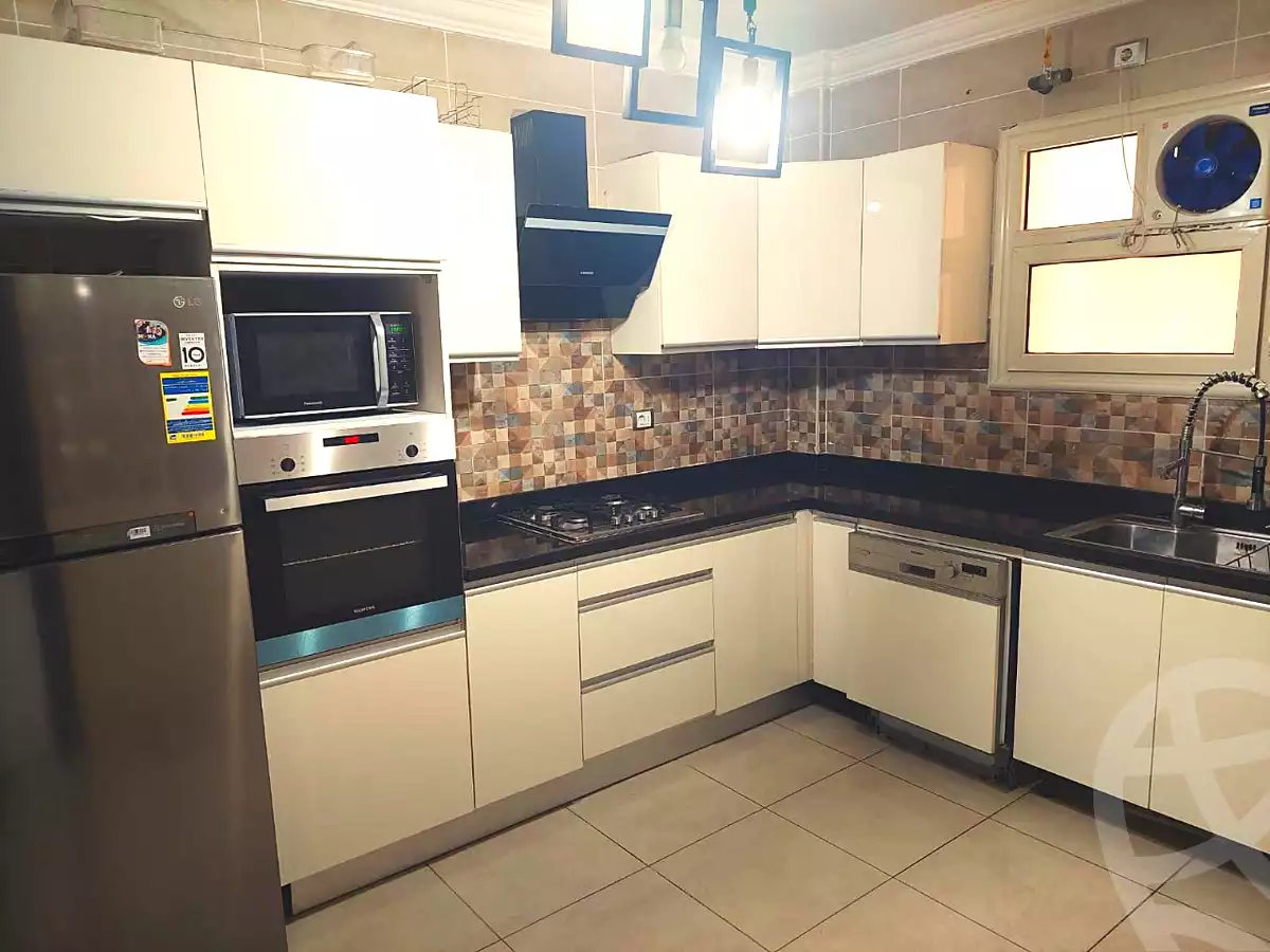 https://aqarmap.com.eg/ar/listing/7304302-for-sale-cairo-new-cairo-compounds-jyd