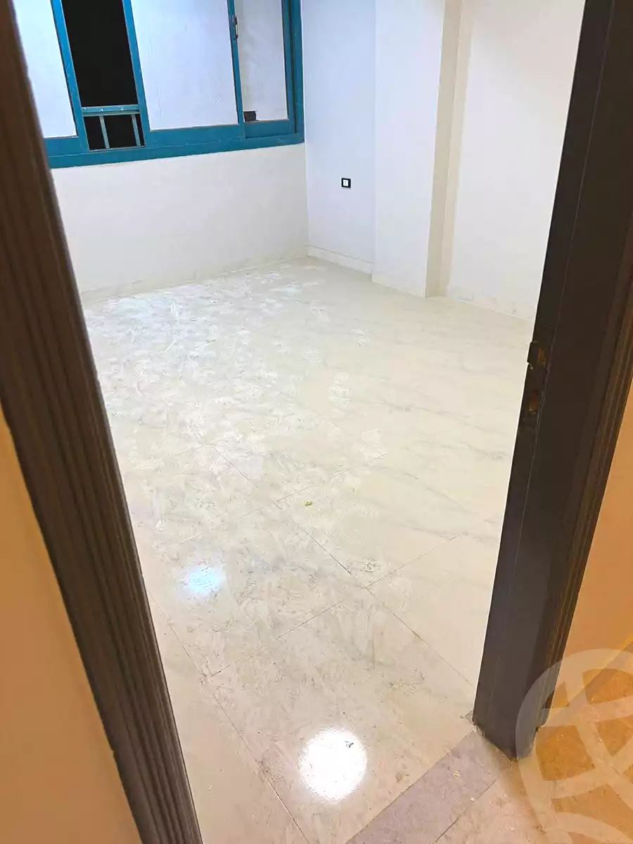 https://aqarmap.com.eg/ar/listing/7305089-for-sale-cairo-helwan-el-shareaa-el-sharby-st