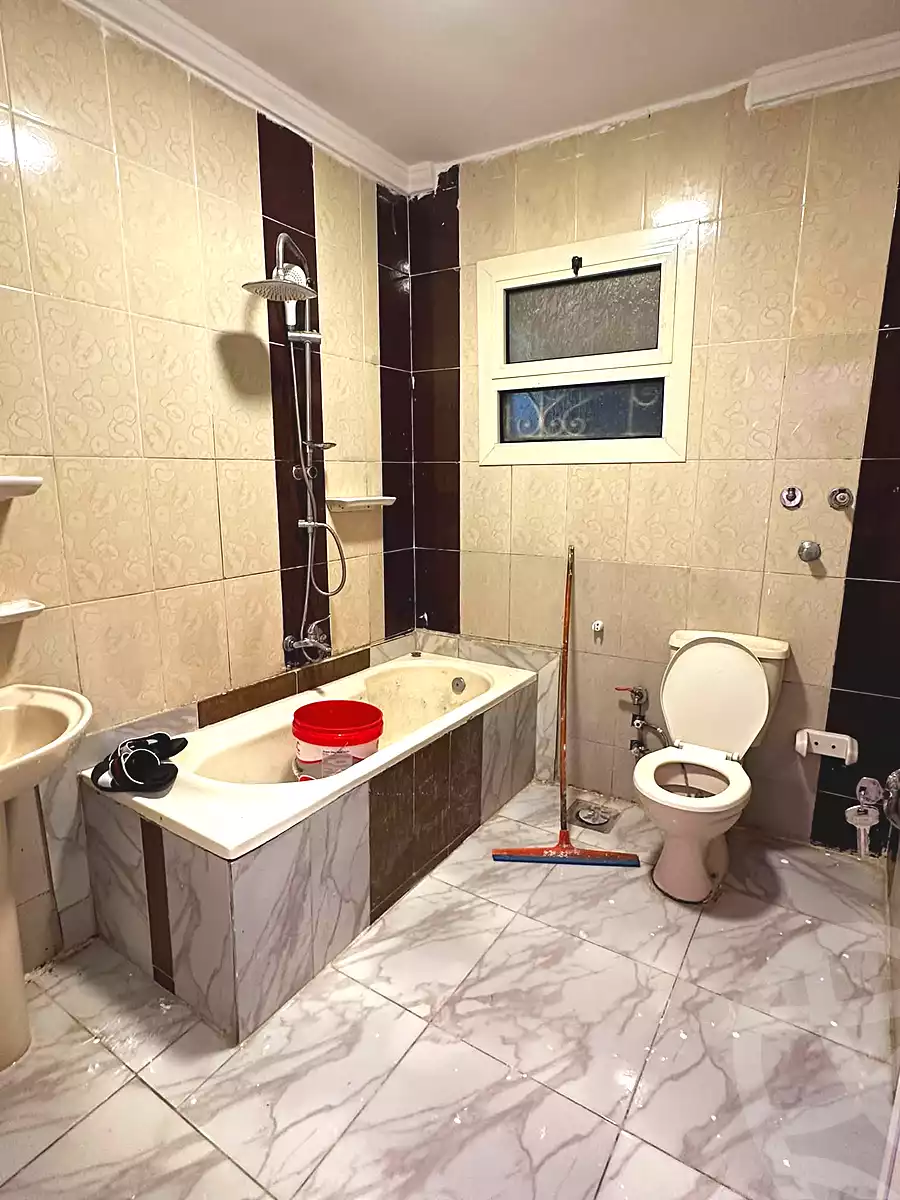 https://aqarmap.com.eg/en/listing/7307515-for-sale-alexandria-al-agamy-el-hanouvel-radwan-st