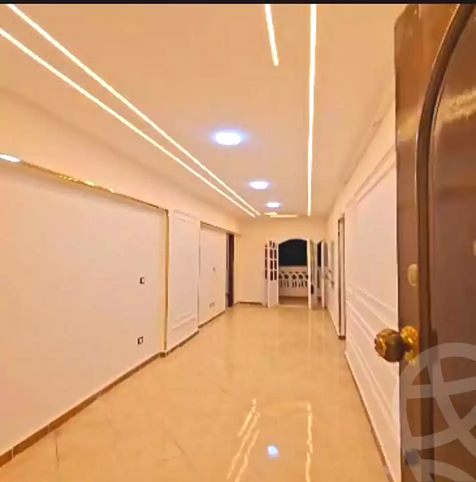 https://aqarmap.com.eg/ar/listing/7308889-for-sale-alexandria-miami-khld-bn-lwlyd