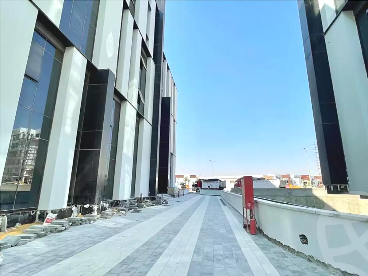 https://aqarmap.com.eg/en/listing/7303103-for-sale-cairo-new-cairo-compounds-hyde-park-business-district