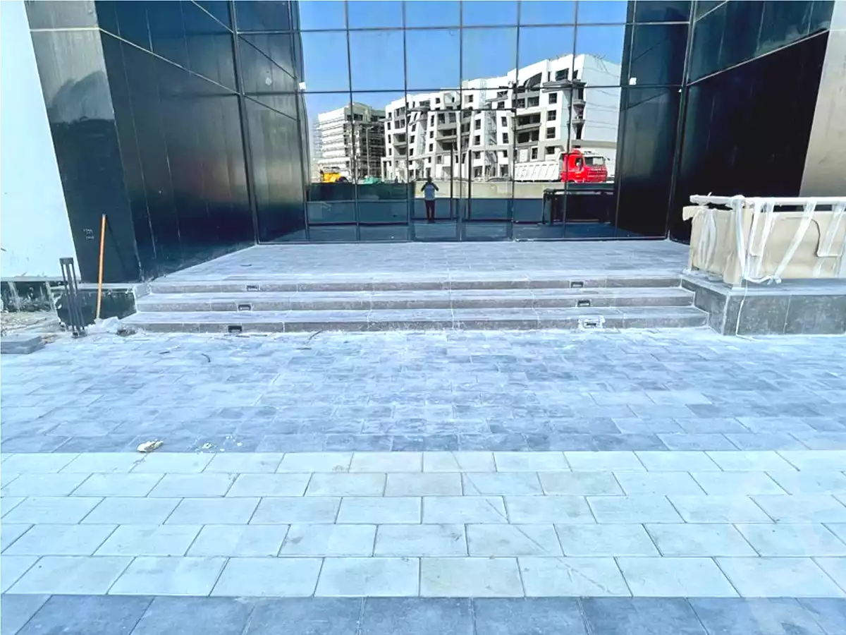 https://aqarmap.com.eg/en/listing/7303103-for-sale-cairo-new-cairo-compounds-hyde-park-business-district