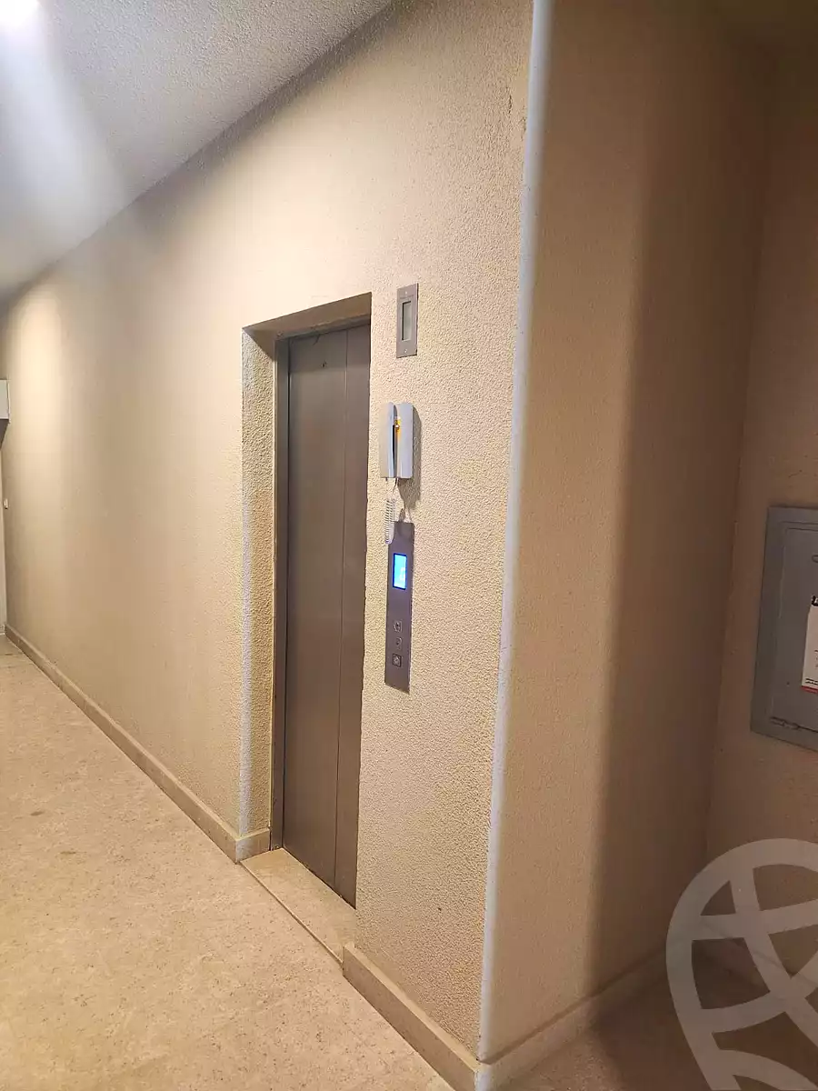 https://aqarmap.com.eg/ar/listing/7313483-for-sale-cairo-el-sheikh-zayed-city-compounds-dh-drys