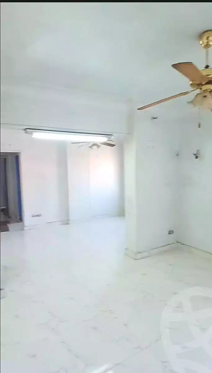 https://aqarmap.com.eg/ar/listing/7315513-for-rent-alexandria-al-agamy-el-hanouvel-el-zahraa-city-st