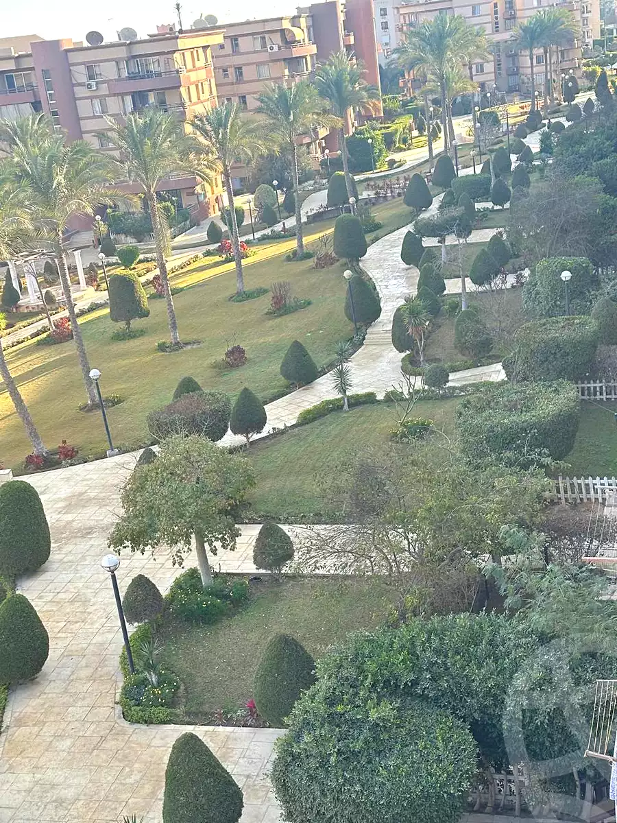 https://aqarmap.com.eg/en/listing/7316244-for-sale-cairo-new-cairo-lrhb-city-phase-4-mohammed-farid-st