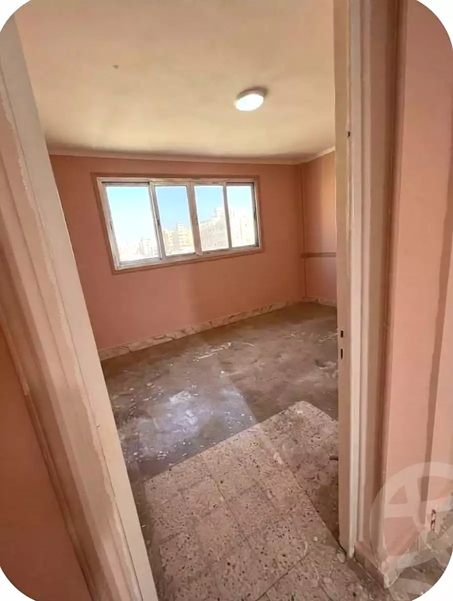https://aqarmap.com.eg/ar/listing/7317426-for-sale-cairo-helwan-el-shareaa-el-sharby-st