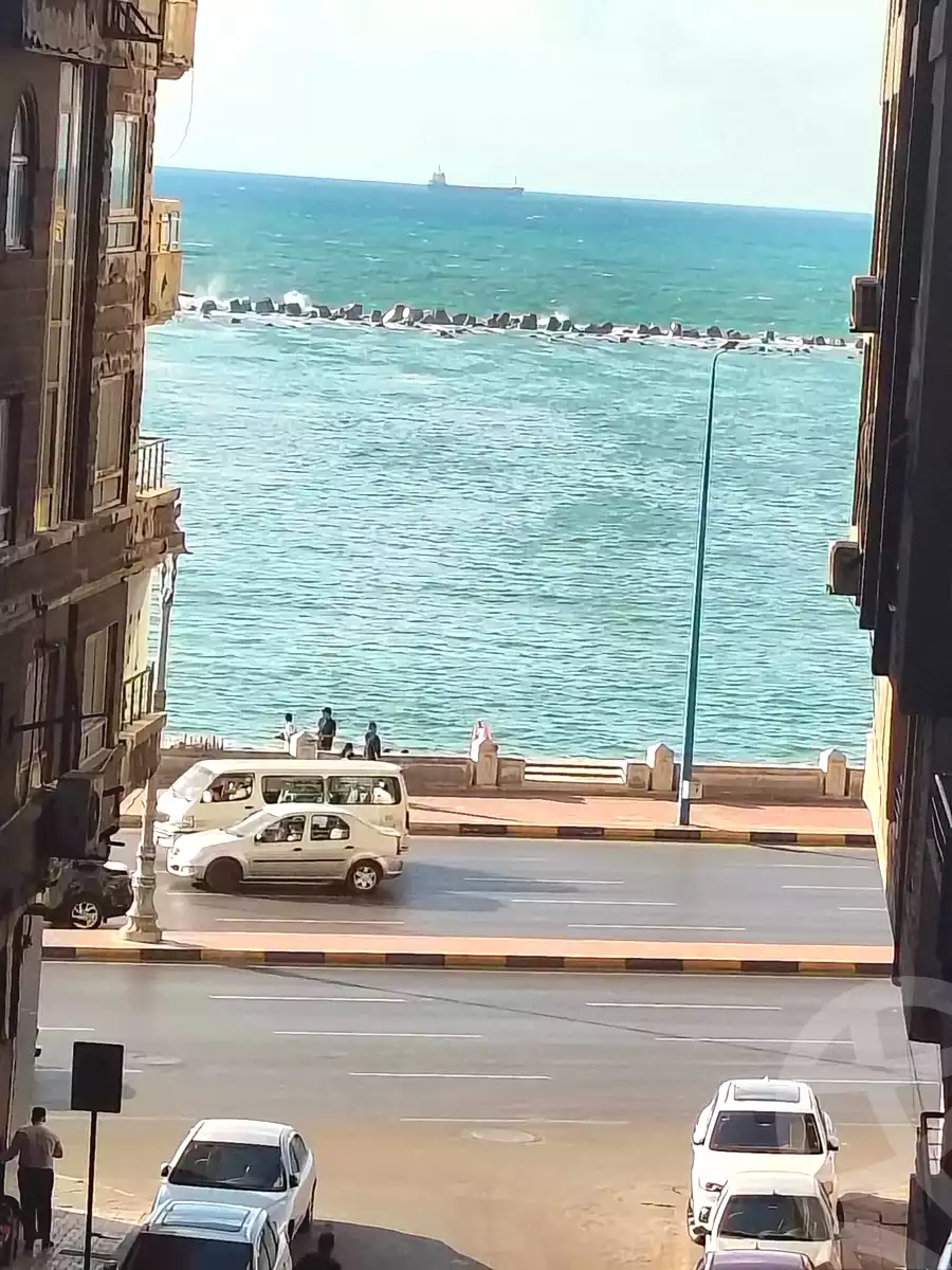 https://aqarmap.com.eg/ar/listing/7319606-for-sale-alexandria-sydy-bshr-sydy-bshr-bhry-shr-khld-bn-lwlyd