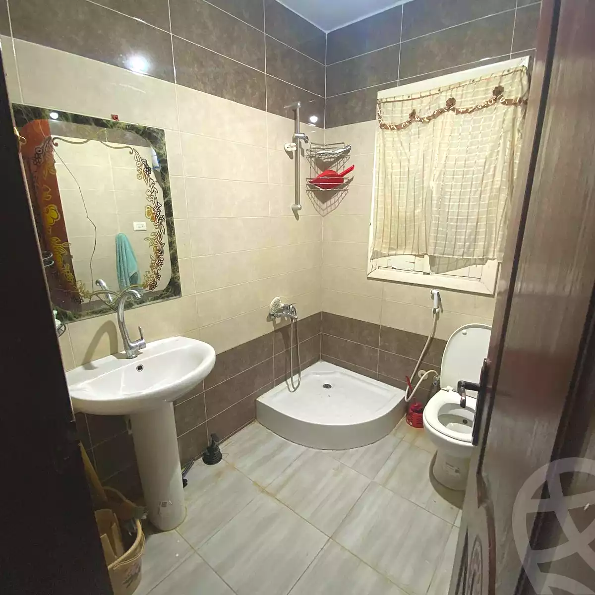 https://aqarmap.com.eg/ar/listing/7319943-for-rent-cairo-6th-of-october-el-ahyaa-neighborhood-2nd-divided-from-al-kafrawei-st