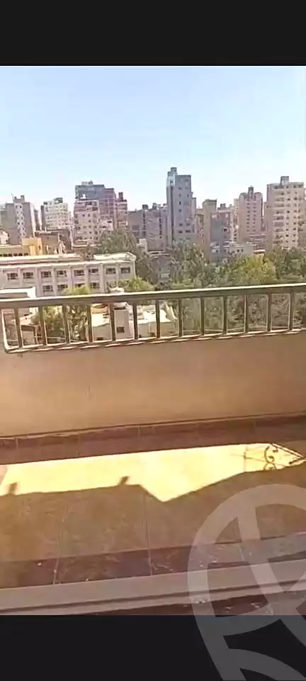 https://aqarmap.com.eg/ar/listing/7320359-for-sale-alexandria-sydy-bshr-shr-mlk-hfny