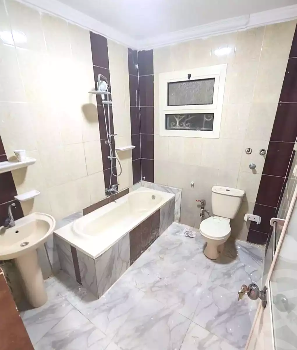 https://aqarmap.com.eg/en/listing/7321313-for-sale-alexandria-al-agamy-el-hanouvel-radwan-st