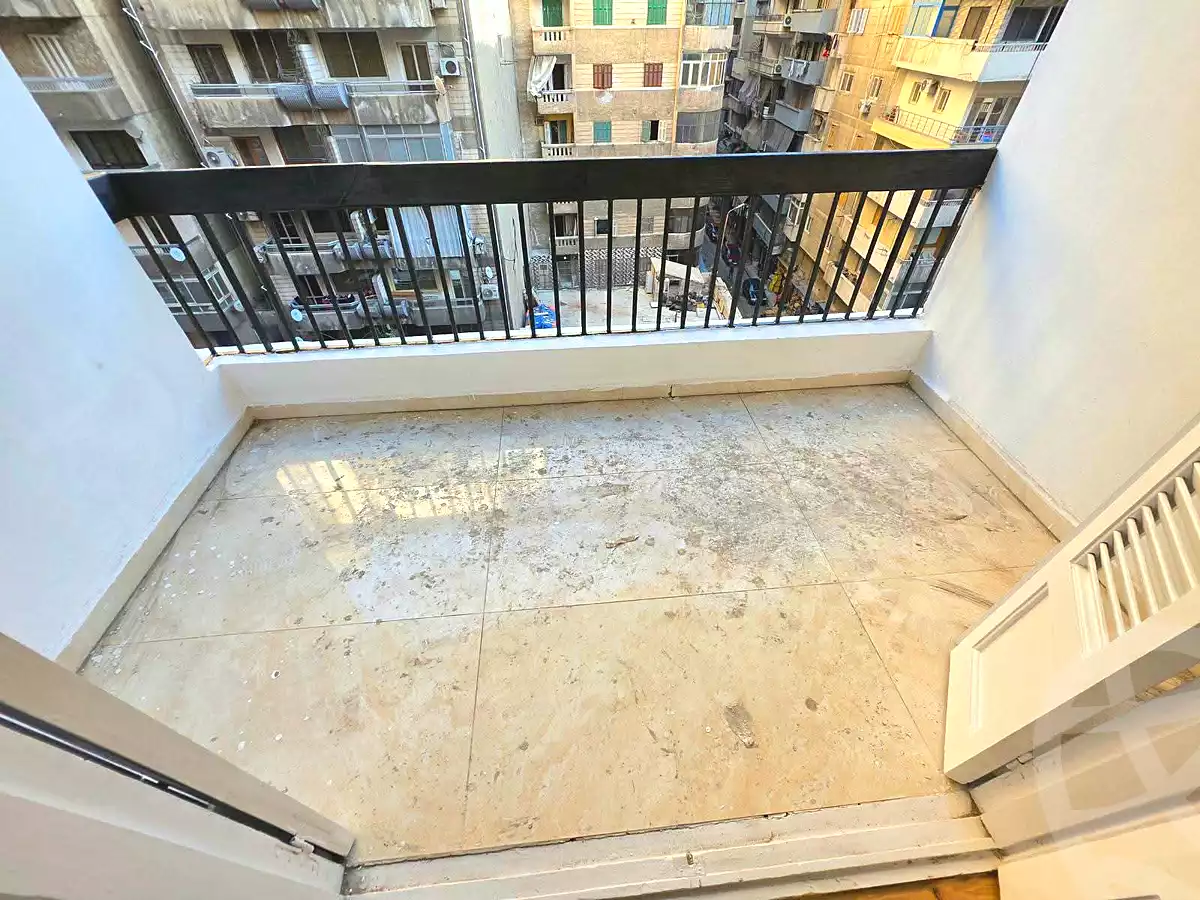 https://aqarmap.com.eg/ar/listing/7326483-for-sale-alexandria-sydy-bshr-sydy-bshr-bhry-gamal-abd-el-nasir-st