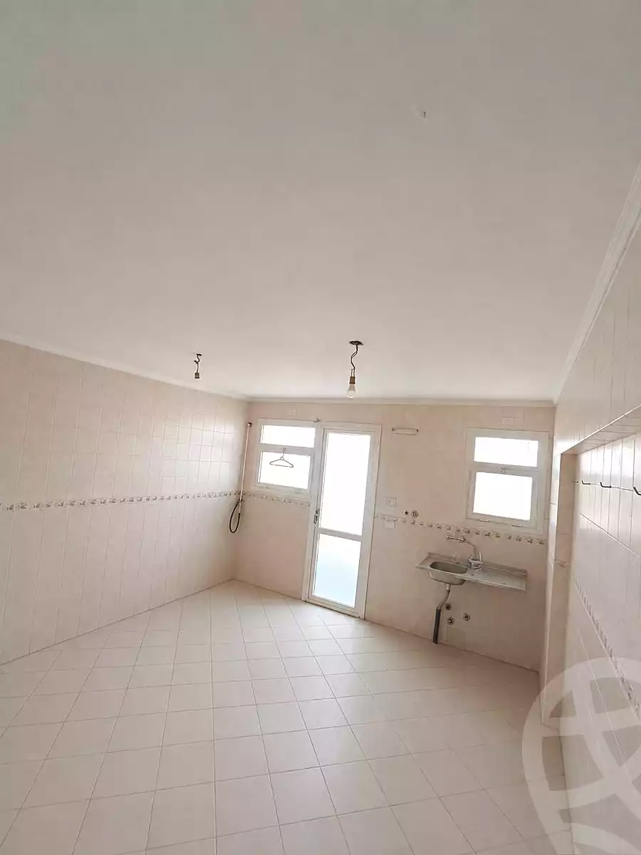 https://aqarmap.com.eg/ar/listing/7338630-for-sale-cairo-new-cairo-lrhb-city-phase-4-mohammed-farid-st
