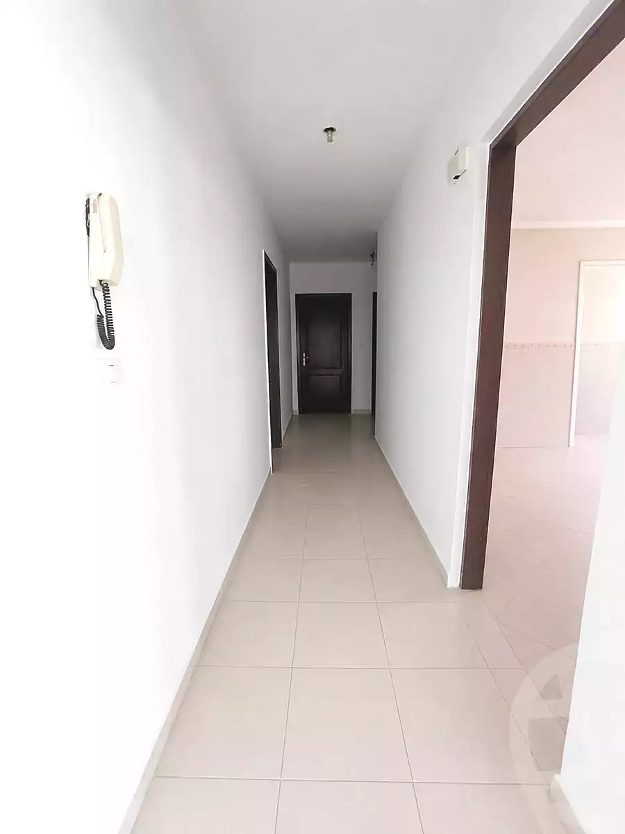 https://aqarmap.com.eg/ar/listing/7338630-for-sale-cairo-new-cairo-lrhb-city-phase-4-mohammed-farid-st