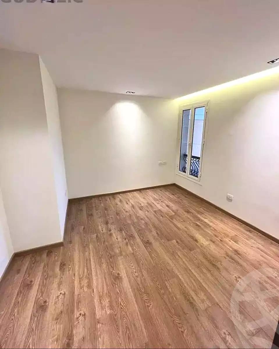 https://aqarmap.com.eg/en/listing/7340731-for-sale-cairo-new-cairo-compounds-mountain-view-hyde-park