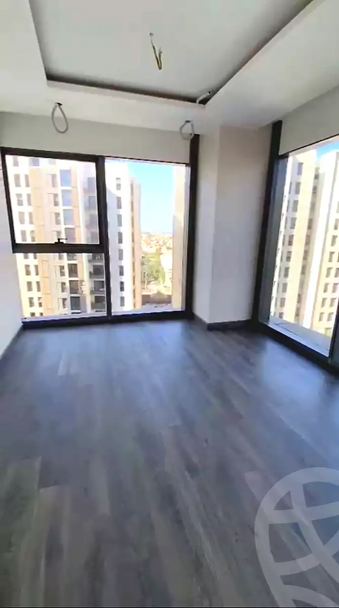 https://aqarmap.com.eg/ar/listing/7343891-for-sale-cairo-el-sheikh-zayed-city-compounds-zyd-wr-llttwyr-z-tower