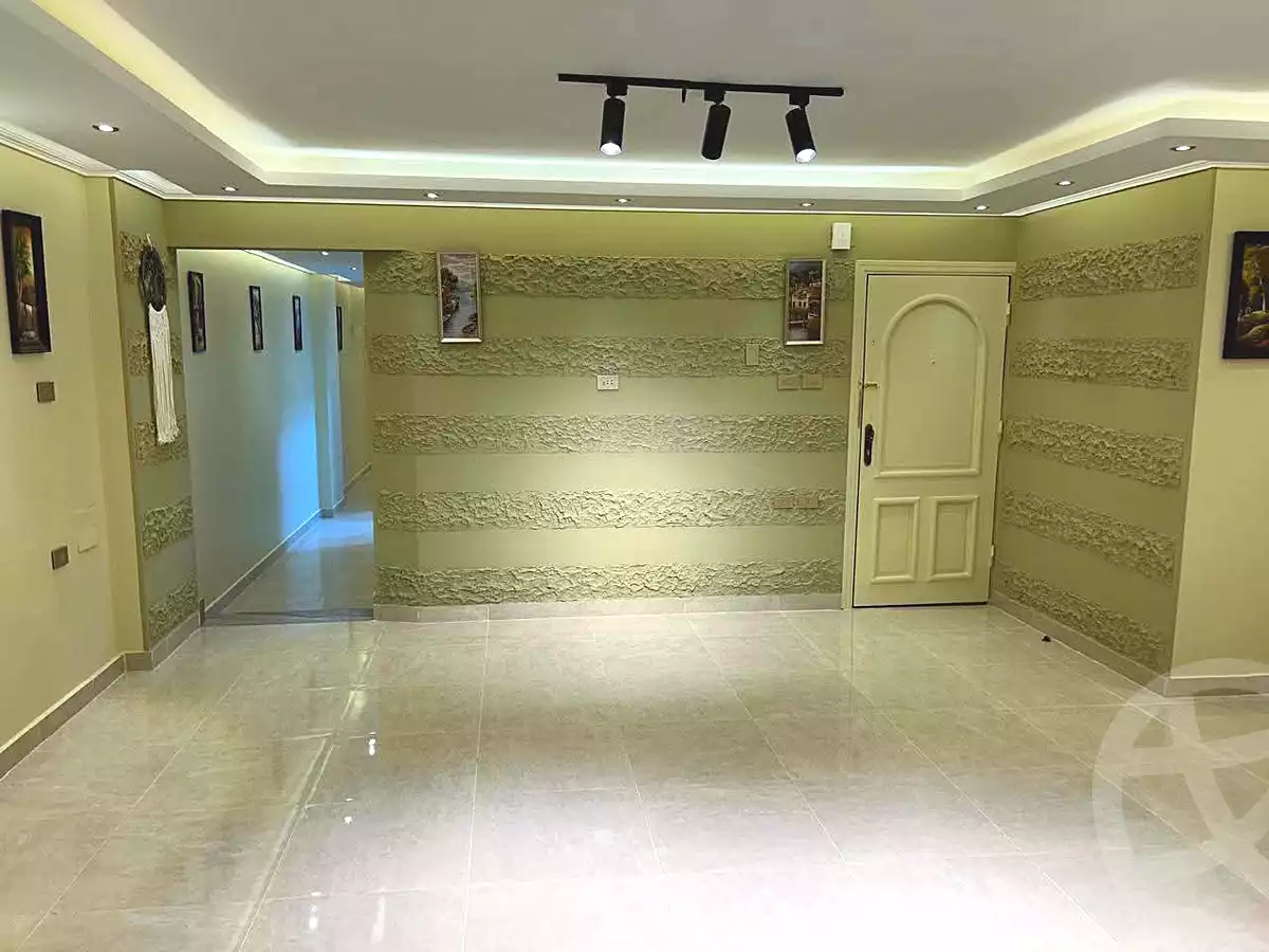 https://aqarmap.com.eg/en/listing/7346472-for-sale-cairo-helwan-helwan-el-sharkeya-mostafa-safwat-st
