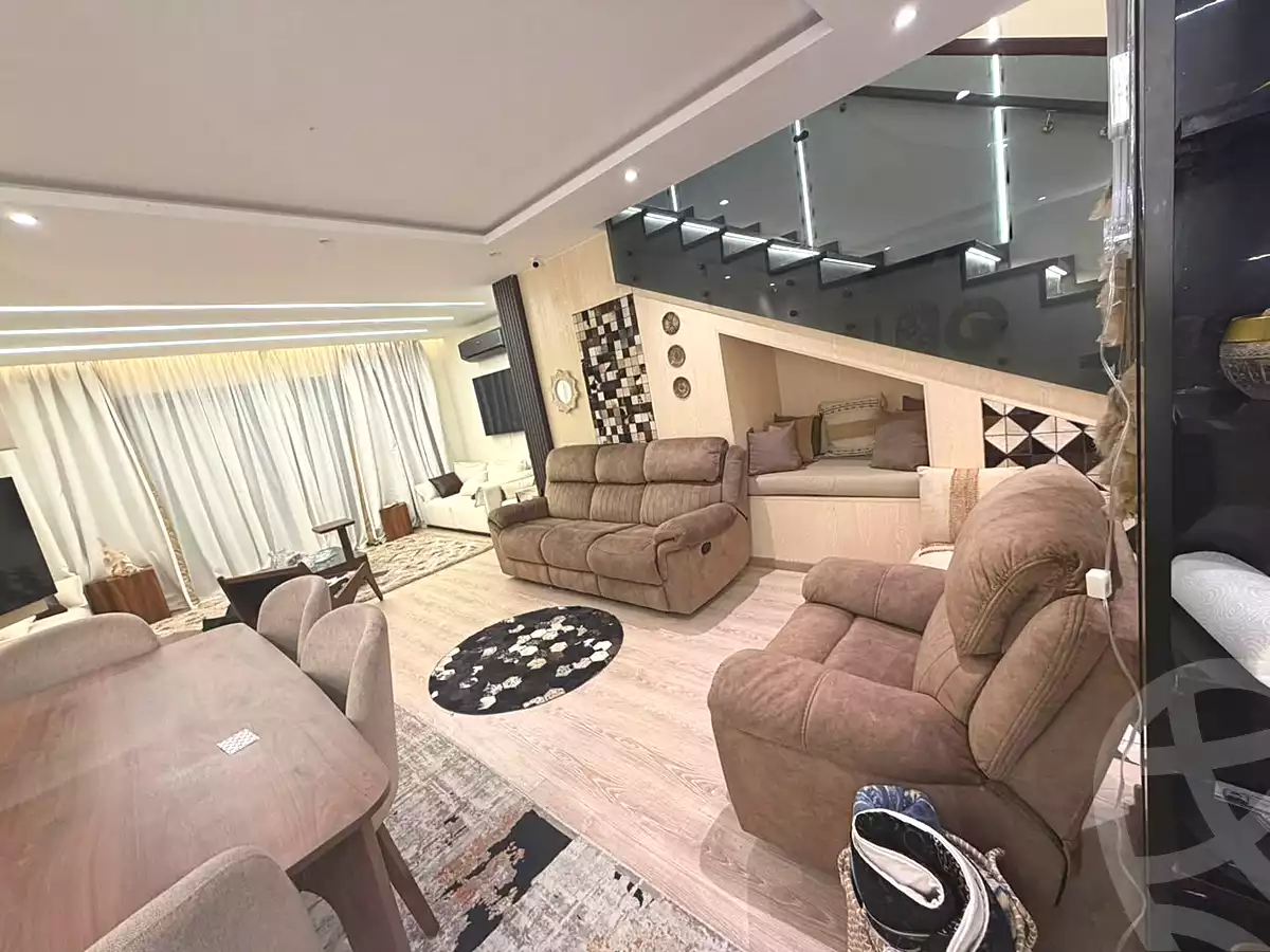 https://aqarmap.com.eg/en/listing/7350972-for-sale-cairo-new-cairo-compounds-hyde-park-hydeout-hyde-park