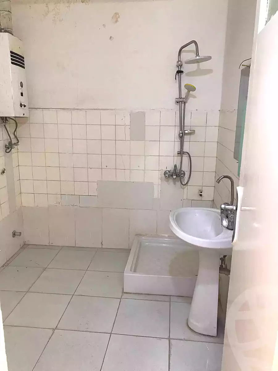 https://aqarmap.com.eg/ar/listing/7353894-for-rent-cairo-downtown-el-qasr-el-ayni
