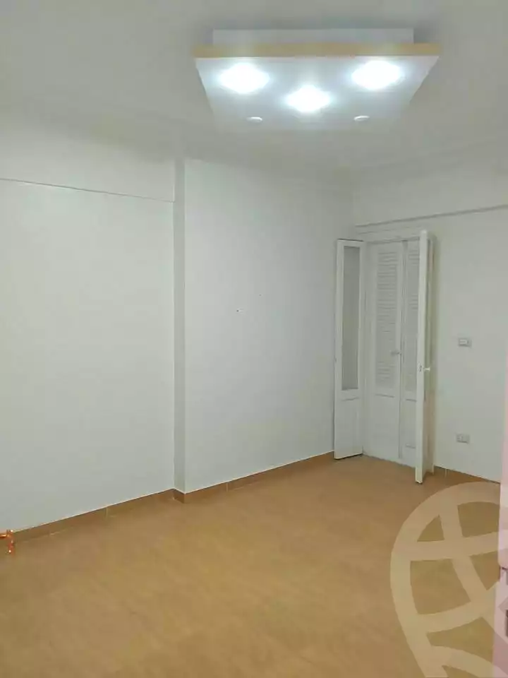 https://aqarmap.com.eg/ar/listing/7356471-for-rent-alexandria-miami