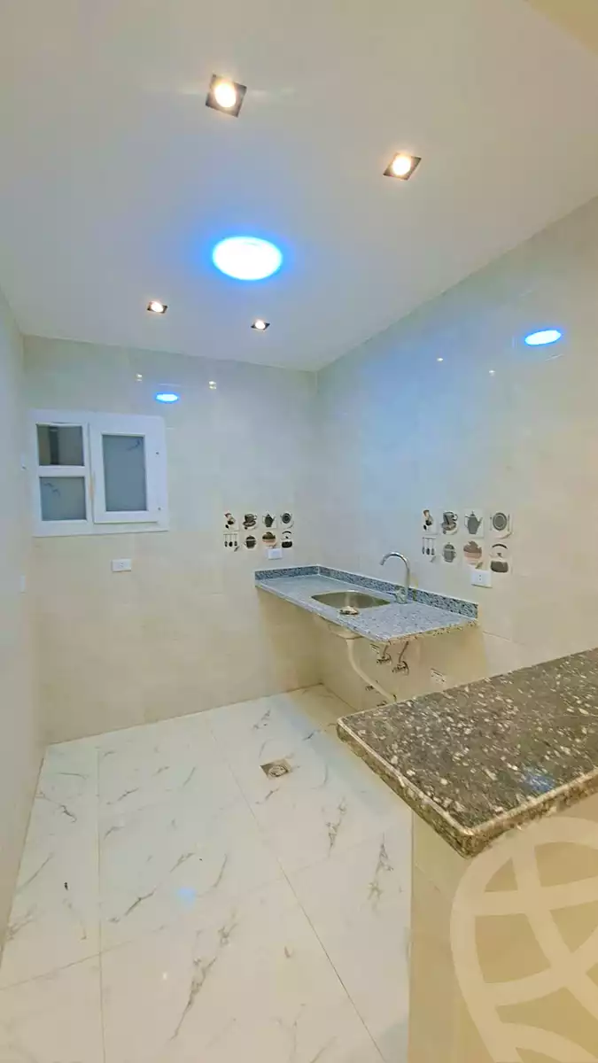 https://aqarmap.com.eg/ar/listing/7365515-for-sale-cairo-6th-of-october-el-ahyaa-neighborhood-2nd-divided-from-al-kafrawei-st