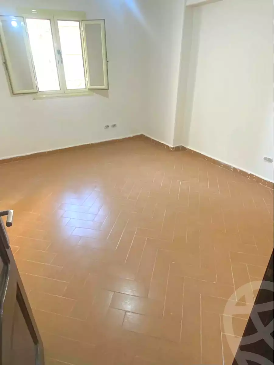 https://aqarmap.com.eg/ar/listing/7366094-for-sale-alexandria-ganaklis