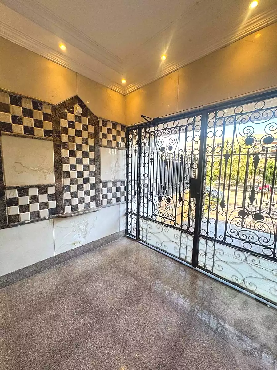 https://aqarmap.com.eg/ar/listing/7370314-for-sale-cairo-new-cairo-first-settlement-neighbourhood-10-el-shaheed-abdul-fattah-ahmed-st