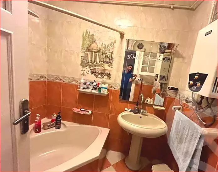 https://aqarmap.com.eg/ar/listing/7371635-for-sale-alexandria-ganaklis