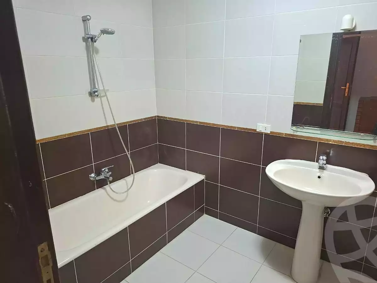 https://aqarmap.com.eg/ar/listing/7378640-for-sale-cairo-new-cairo-first-settlement-neighbourhood-3-ibn-wafed-st