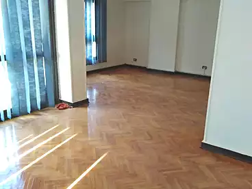 مكاتب للإيجار - 5 غرف - بالدور 4