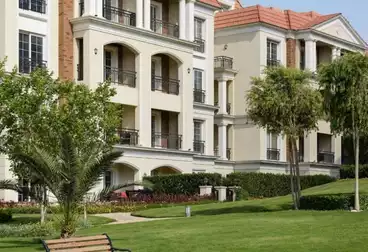 160 sqm Victorian-style apartment with Garden in Regents Square Compound