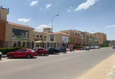 للبيع محل ارضي بمساحة خارجية حدايق اكتوبر italian square مصر ايطاليا سعر قديم R