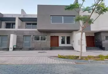 Fully Finished Corner Townhouse with 20.8M DP in Palm Parks