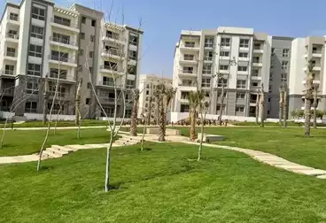 Fully finished Apartment 4rooms with garden sale in Compound Hyde Park New Cairo