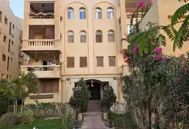 https://aqarmap.com.eg/ar/listing/5069486-for-sale-cairo-6th-of-october-el-ahyaa-neighborhood-8th-street-16