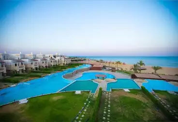 للبيع شاليه علي Sea View دايركت في بلو بلو العين السخنه