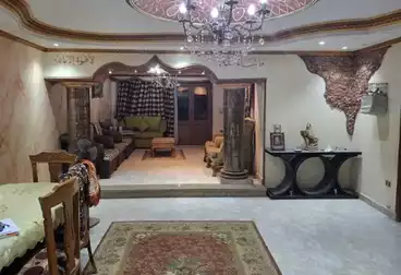 روف للبيع مساحة 550م علي شارع رئيسى خمس  غرف نوم مساحة كبيرة +٢ حمام +مطبخ كبير