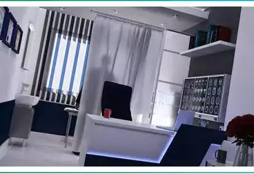 عيادات للبيع - 3 غرف - بالدور 3