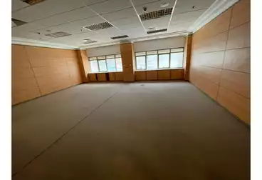 مساحة مكتبية للإيجار - بالدور 1