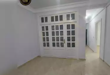 مقر إداري للبيع - 3 غرف - بالدور 0