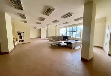 Administrative For rent - 8 rooms - floor 4