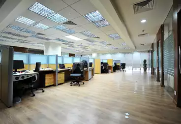 مكاتب للإيجار - 6 غرف - بالدور 3
