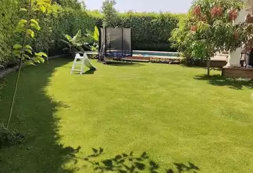 شقة بحديقة للبيع - 4 غرف - بالدور 0