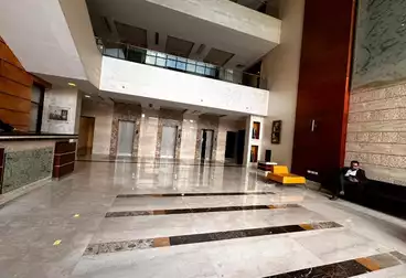 مكاتب للإيجار - 3 غرف - بالدور 1