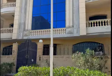 منزل / بيت للبيع - 9 غرف