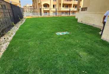 شقة بحديقة للبيع - 3 غرف - بالدور 0