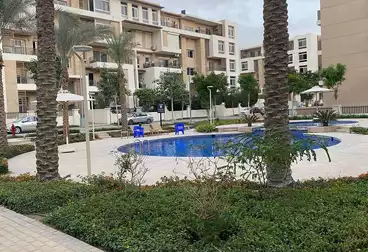 شقة بحديقة للبيع - 3 غرف - بالدور 0