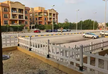 شقة بحديقة للبيع - 3 غرف - بالدور 0