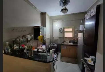 شقة بحديقة للبيع - 3 غرف - بالدور 0