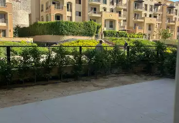 شقة بحديقة للبيع - 3 غرف - بالدور 0